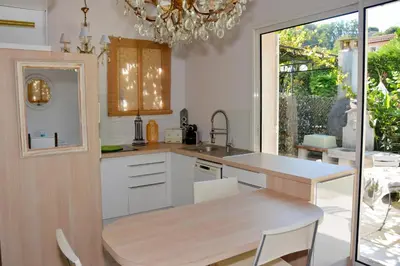 Cuisine ou kitchenette dans l'établissement Villa 2P VLB
