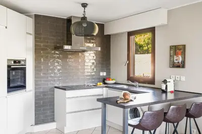 Cuisine ou kitchenette dans l'établissement Vivre Cannes l Parking l Balcony l 15min to La Croisette