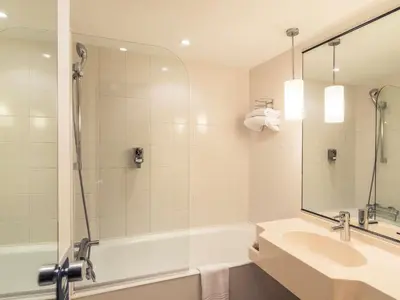 Salle de bains dans l'établissement Mercure Antibes Sophia Antipolis