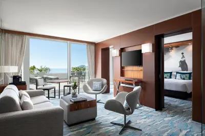 Coin salon dans l'établissement JW Marriott Cannes