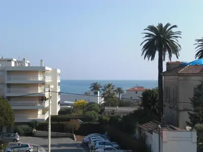 Vue générale sur la mer ou vue sur la mer prise depuis l'appartement