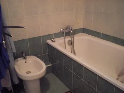 Salle de bains dans l'établissement Résidence avec piscine, plage à 100 m, Cannes et Juan les Pins à 5 min, WiFi