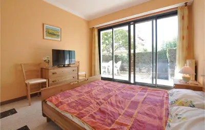 Un ou plusieurs lits dans un hébergement de l'établissement Nice Apartment In Le Cannet With Wifi