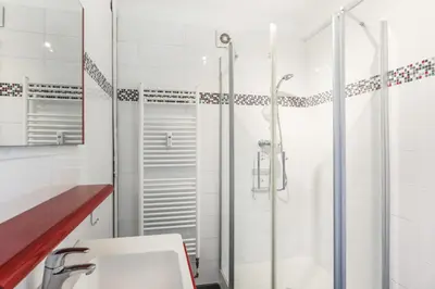 Salle de bains dans l'établissement Appartement Soleil d'Antibes - Welkeys