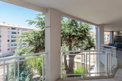 Balcon ou terrasse dans l'établissement MARTINEZ HOTEL AREA: Modern 3 bedrooms w/ terrace