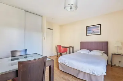 Un ou plusieurs lits dans un hébergement de l'établissement Appart'hôtel Odalys City - Antibes Olympe