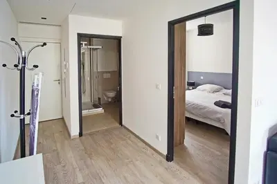 Un ou plusieurs lits dans un hébergement de l'établissement Cosy 1BR Cannes Gambetta hyper centre - Croisette 1 mn - 4 pers by Olam Properties