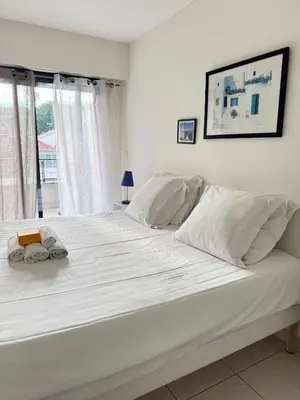 Un ou plusieurs lits dans un hébergement de l'établissement Spacious Luxury apt, 12 min walk to Croisette beach and Conf Centre