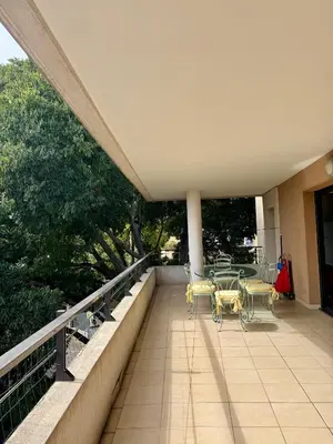 Balcon ou terrasse dans l'établissement Spacious Luxury apt, 12 min walk to Croisette beach and Conf Centre