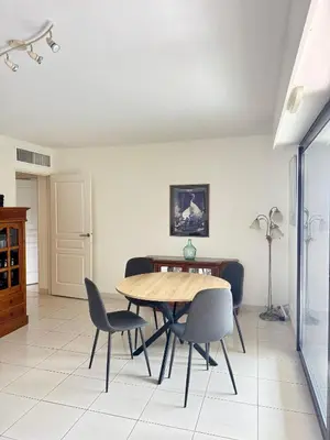 Coin salon dans l'établissement Spacious Luxury apt, 12 min walk to Croisette beach and Conf Centre