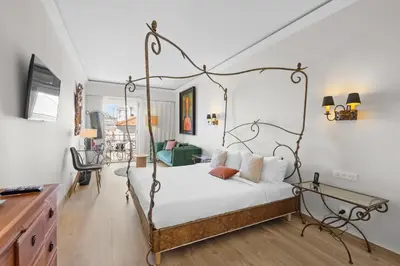 Un ou plusieurs lits dans un hébergement de l'établissement Hôtel La Villa Sainte Valérie Adults Only