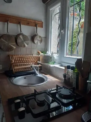 Cuisine ou kitchenette dans l'établissement Garden Annexe