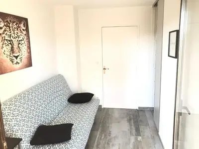 Coin salon dans l'établissement Appartement 3 pieces, refait a neuf, haut standing, piscine, mer a pieds
