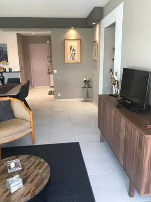 Télévision ou salle de divertissement dans l'établissement VILLENEUVE LOUBET- MARINA BAIE DES Anges -AU BON VIVRE - 2 pièces- Le Ducal - 60m2 Luxe