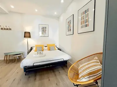 Un ou plusieurs lits dans un hébergement de l'établissement Brand-New 1 Bedroom Fully Refurbished