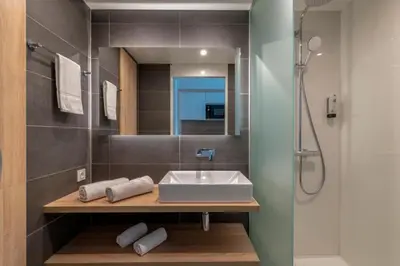 Salle de bains dans l'établissement Lagrange Apart'Hôtel Antibes Olympie