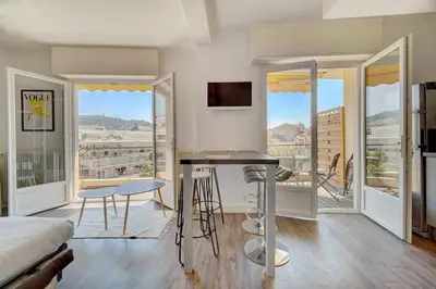 Télévision ou salle de divertissement dans l'établissement Le Maria - Cannes - Renovated Feb 2025