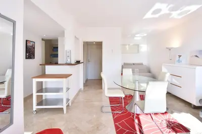Cuisine ou kitchenette dans l'établissement 1-Br Sea view Luxury Residential with pool