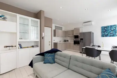 Cuisine ou kitchenette dans l'établissement beautiful 3 room-flat near palais
