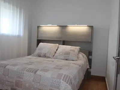 Un ou plusieurs lits dans un hébergement de l'établissement Appartement 2P, 4 couchages, climatisé avec parking à Villeneuve-Loubet Plage - FR-1-252A-30