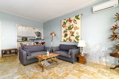 Coin salon dans l'établissement Appartement Bagatelle Exceptional location with stunning sea views