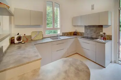 Cuisine ou kitchenette dans l'établissement IMMOGROOM - Villa in the city center with terrace- garden