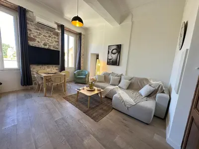 Télévision ou salle de divertissement dans l'établissement GORGEOUS BRAND NEW 2 BEDROOMS