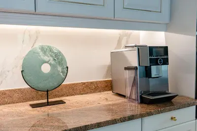 Cuisine ou kitchenette dans l'établissement Luxury Villa with SPA in Golfe-Juan - Sea View