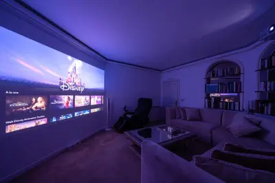 Télévision ou salle de divertissement dans l'établissement Luxury Villa with SPA in Golfe-Juan - Sea View