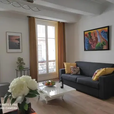 5 min to sea Suite Française Old Town
