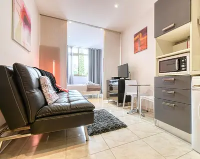 Cuisine ou kitchenette dans l'établissement Beautiful modern apartment in the heart of Cannes