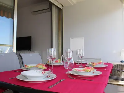Boissons dans l'établissement Villeneuve-Loubet : Appartement climatisé, 2 pièces, 4 couchages, parking en option - FR-1-252A-31