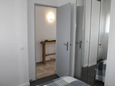 Un ou plusieurs lits dans un hébergement de l'établissement Villeneuve-Loubet : Appartement climatisé, 2 pièces, 4 couchages, parking en option - FR-1-252A-31