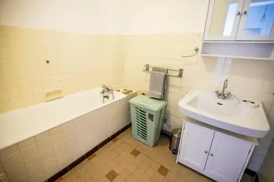 Salle de bains dans l'établissement ++++ renovated cosy 50m2 sunny flat / balcony / close to beach and to the Palais des festivals ++++