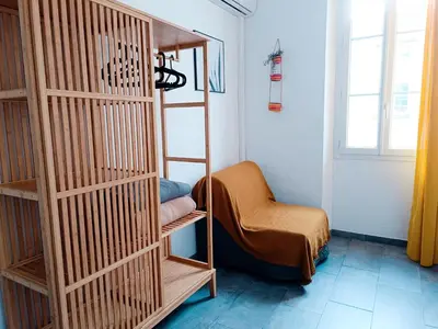 Coin salon dans l'établissement Grand 2 pièces rénové climatisé, vieil Antibes, proche port