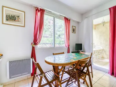 Télévision ou salle de divertissement dans l'établissement Mougins Hideaway for 4 Guests