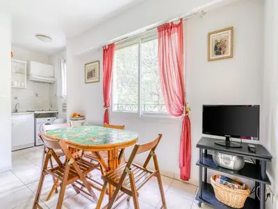 Cuisine ou kitchenette dans l'établissement Mougins Hideaway for 4 Guests