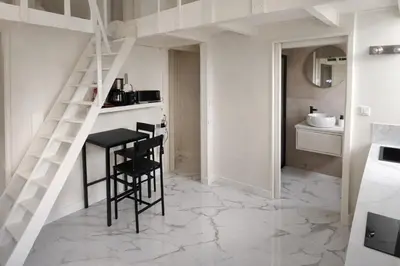 Cuisine ou kitchenette dans l'établissement Studio chic rénové à 5 min du Palais & de la Croisette Cannes