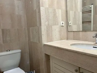 Salle de bains dans l'établissement Appartement 2 Pièces avec Climatisation, 4 Couchages, à 100m de la Plage - FR-1-252A-33