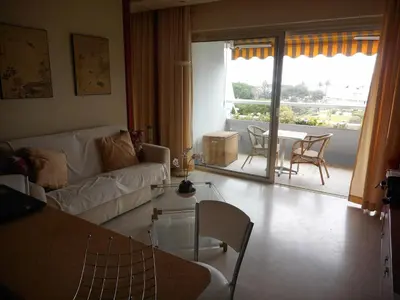 Coin salon dans l'établissement Studio climatisé avec garage à Villeneuve Loubet Plage - FR-1-252A-35