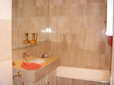 Salle de bains dans l'établissement Studio climatisé avec garage à Villeneuve Loubet Plage - FR-1-252A-35
