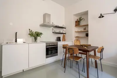 Cuisine ou kitchenette dans l'établissement Plage à pied au cœur du vieil Antibes