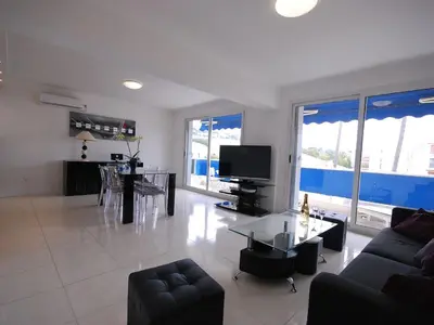 Cuisine ou kitchenette dans l'établissement T3 Pte Croisette Vue mer Plage à 100m