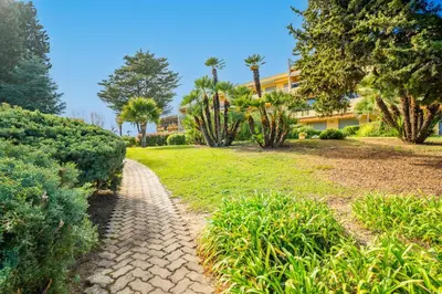 Jardin de l'établissement Hello Côte d'Azur - Spacious apartment at a 5 min walk from the beach