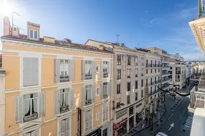 Vue générale sur Cannes ou vue de la ville depuis l'appartement