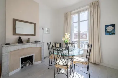 Plan de l'établissement L'ESCAPADE CITADINE avec 2 chambres, proche de la Croisette, des plages et du Palais