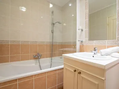 Salle de bains dans l'établissement Apartment Cannes Bay-1 by Interhome
