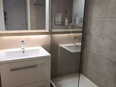 Salle de bains dans l'établissement Studio 4 Pers à Villeneuve-Loubet - FR-1-252A-38