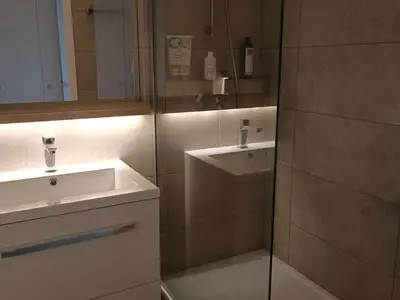 Salle de bains dans l'établissement Studio 4 Pers à Villeneuve-Loubet - FR-1-252A-38