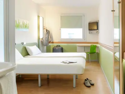Coin salon dans l'établissement ibis budget Antibes Sophia Antipolis